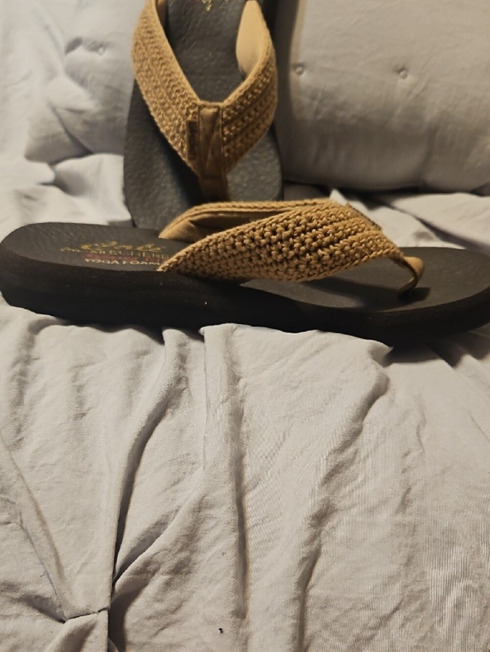 Skechers Women’s Tan Crochet Strap Yoga Foam Flip Flops - Picture 2 of 5